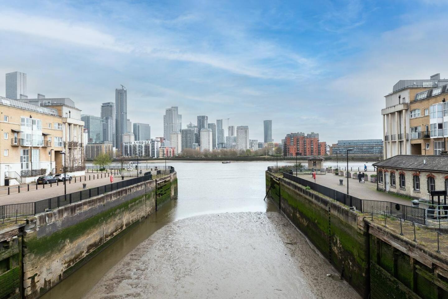 Sunny Maisonette With Views Over Canary Wharf, London Kültér fotó