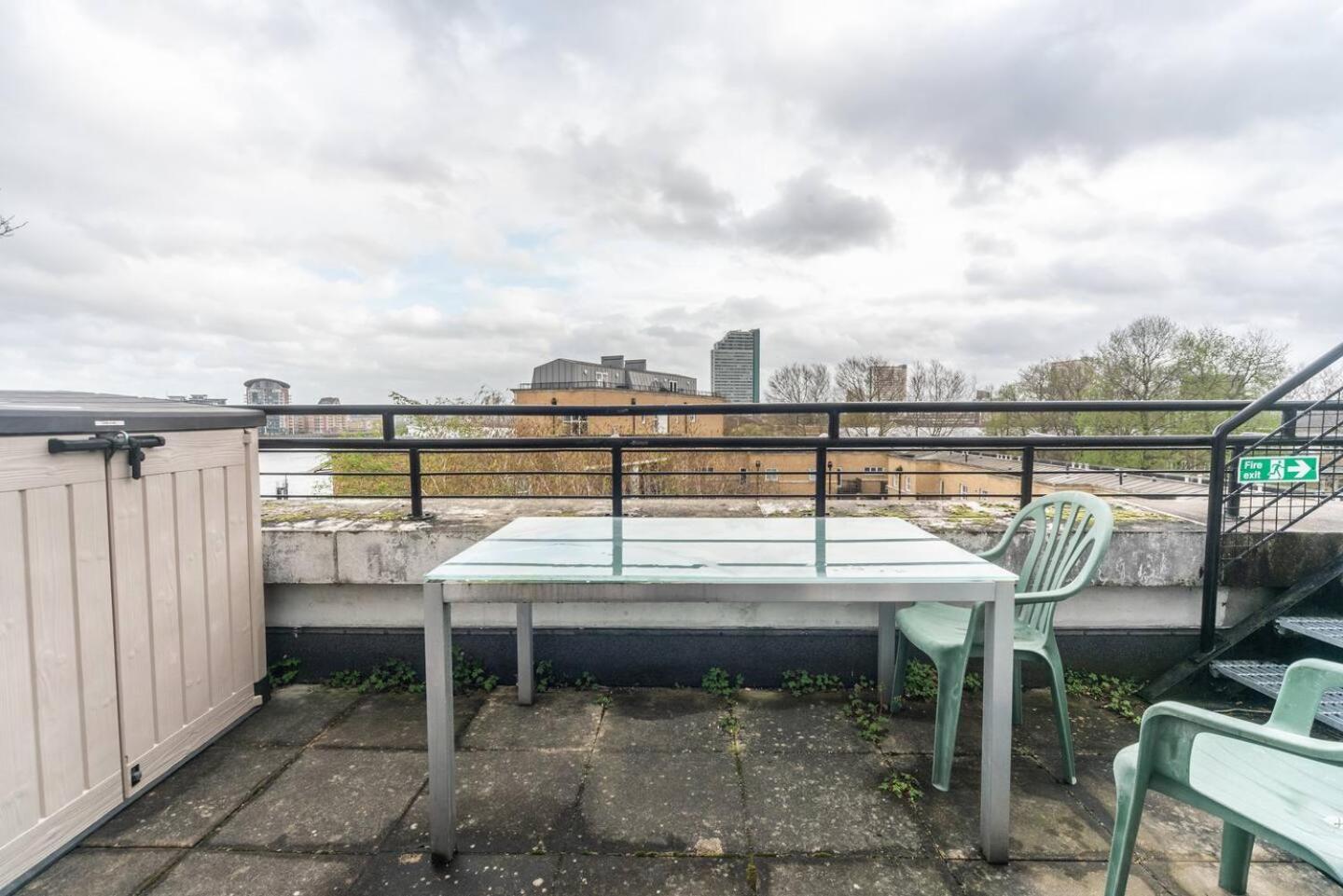 Sunny Maisonette With Views Over Canary Wharf, London Kültér fotó